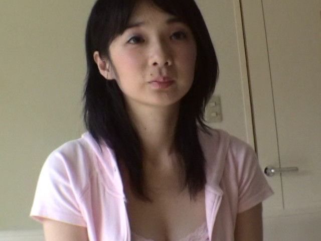 素人妻の飢えた性欲 りょうこ