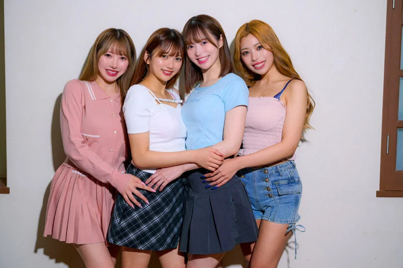 りお＆ひなた＆かりん＆ゆい 無料サンプル画像(1) 【ヴイヴイシー】