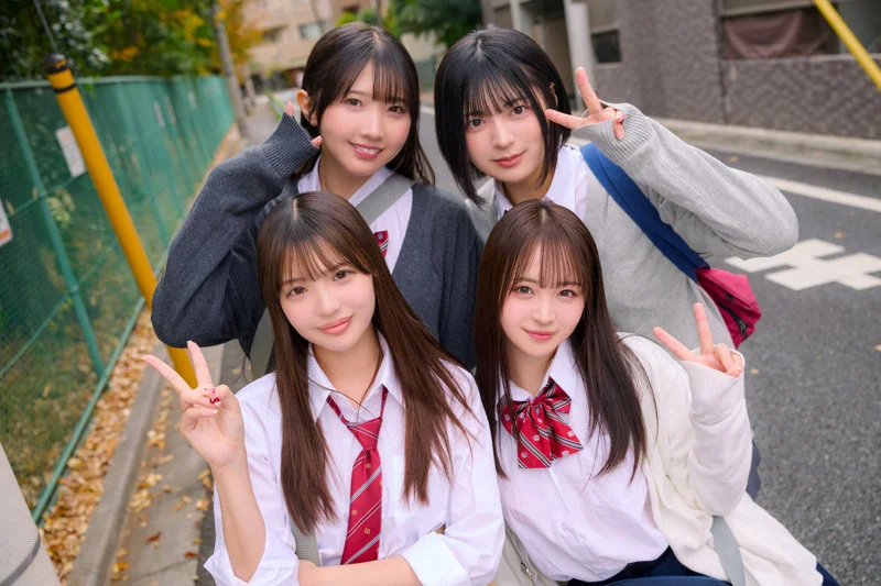 める＆ひかり＆もあ＆ゆみ 無料サンプル画像(1) 【【美少女】人気の動画はコレだ【人妻・熟女】】