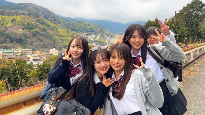 かりん＆めいさ＆かほ＆あおい 無料サンプル画像(2) 【【美少女】人気の動画はコレだ【人妻・熟女】】