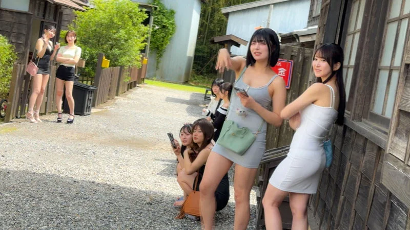 ゆみ＆しおり 無料サンプル画像(1) 【【美少女】人気動画はコレ【人妻・熟女】】